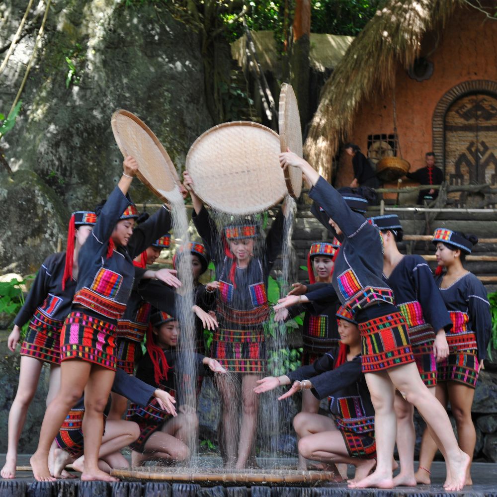 Sanya Rainforest and Ethnic Culture Day Tour :Y...